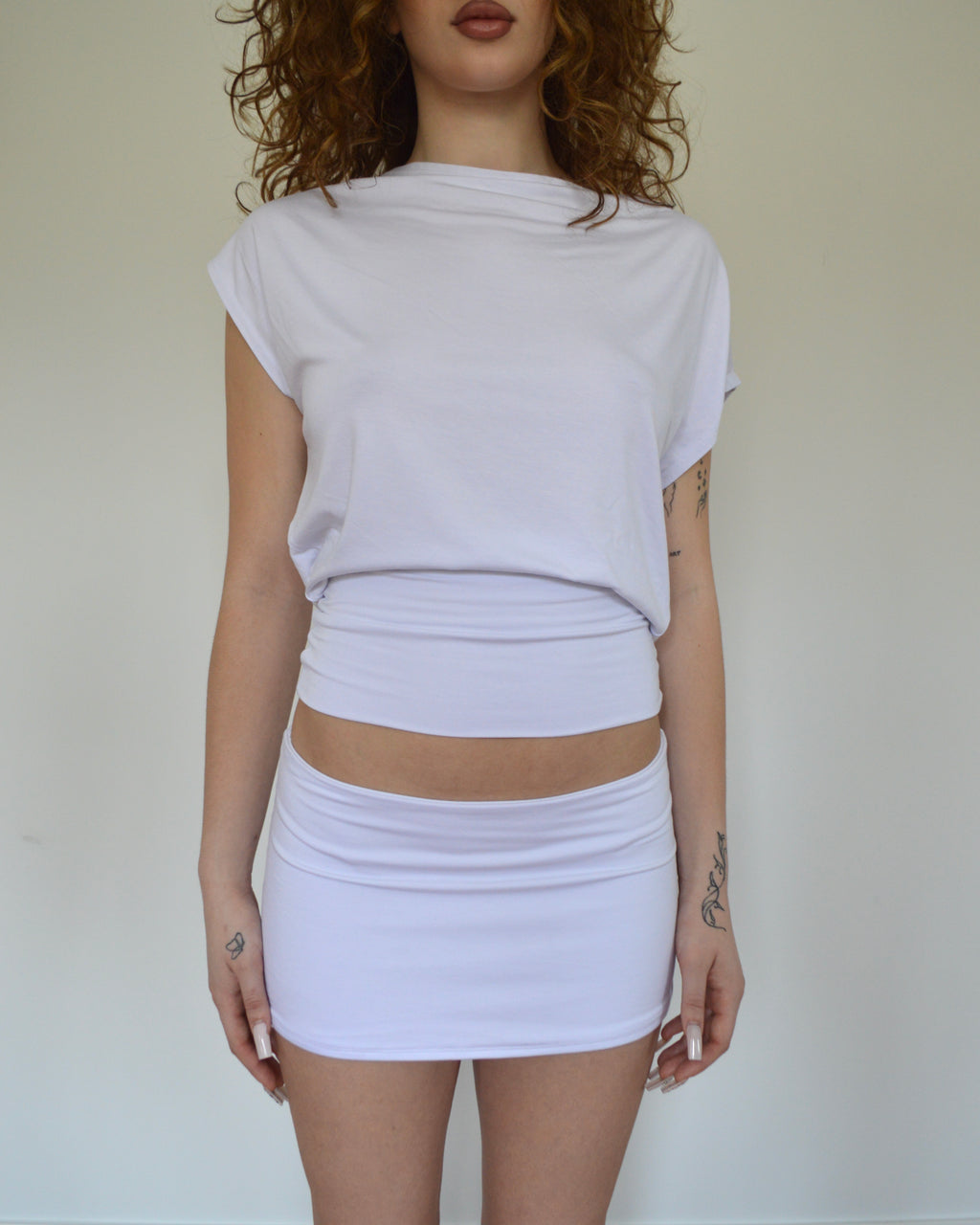 simple mini skirt / white