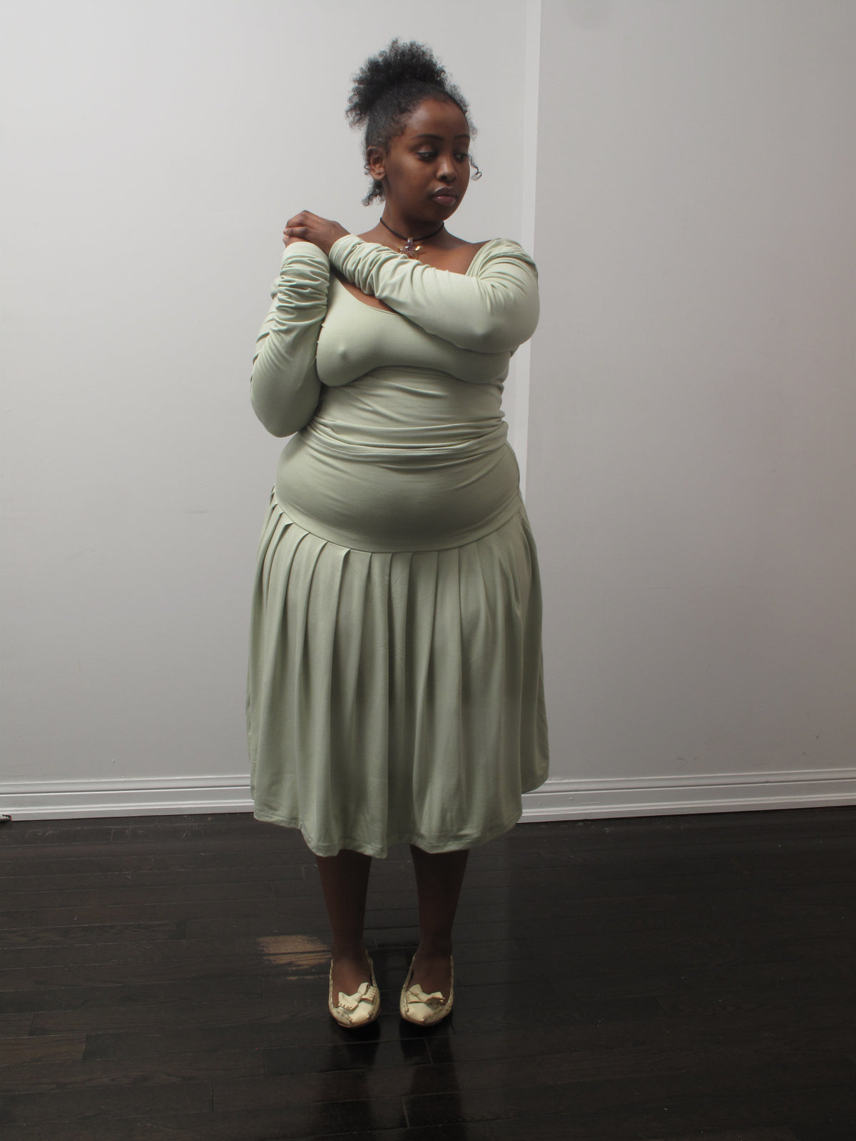 dance pleated midi skirt / sage green